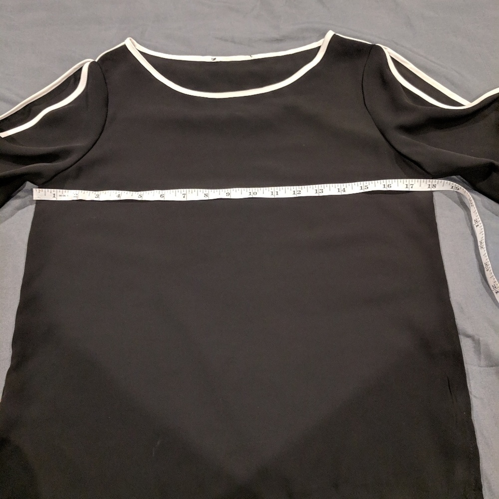 Black blouse for women - Picture 3 of 6